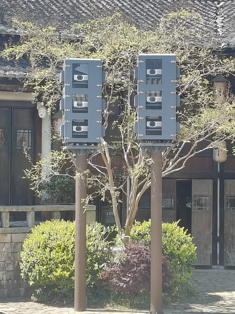 Vertical-Stacked Projector Enclosures for High-Brightness Projection