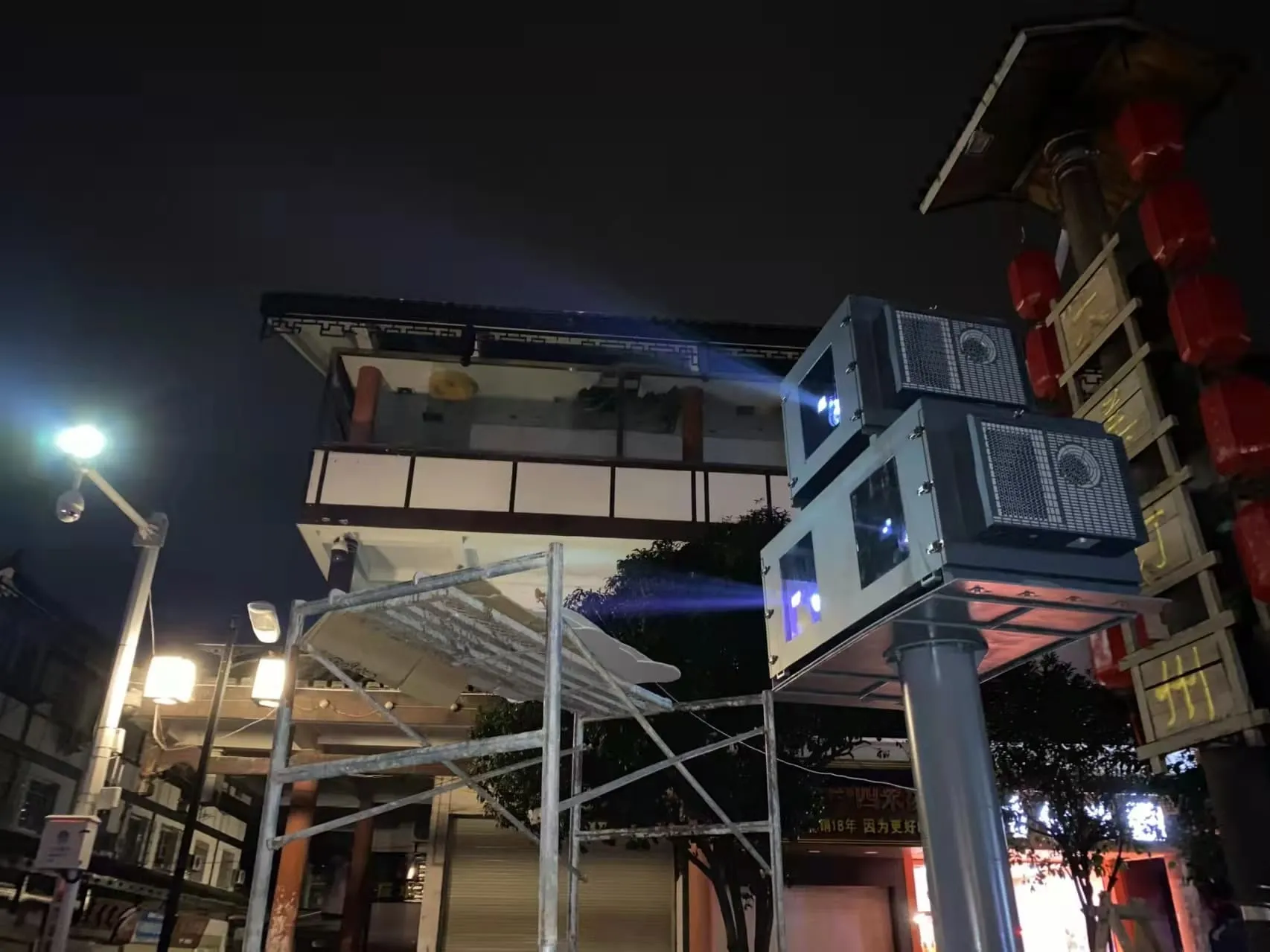 Building projection installation