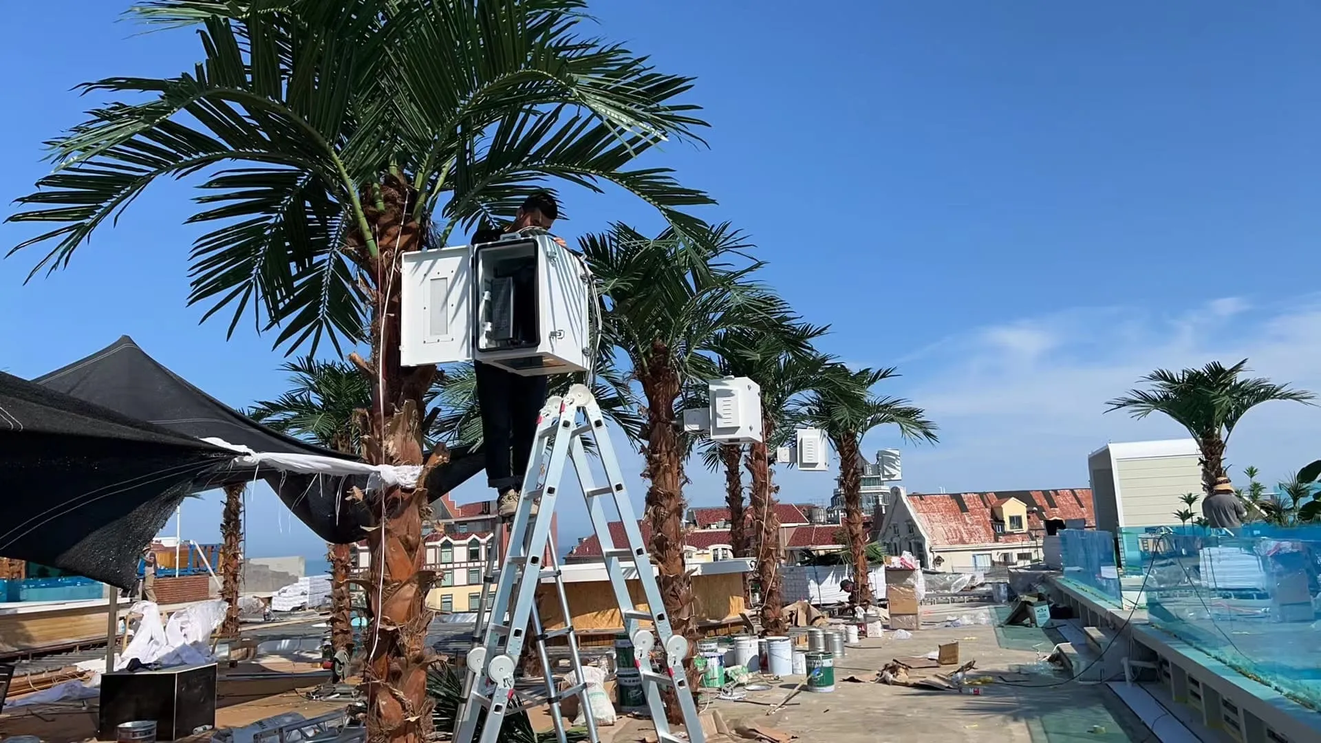 Floor-standing outdoor network cabinet