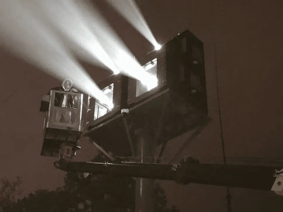 Multi-projector enclosure supporting stacked installation