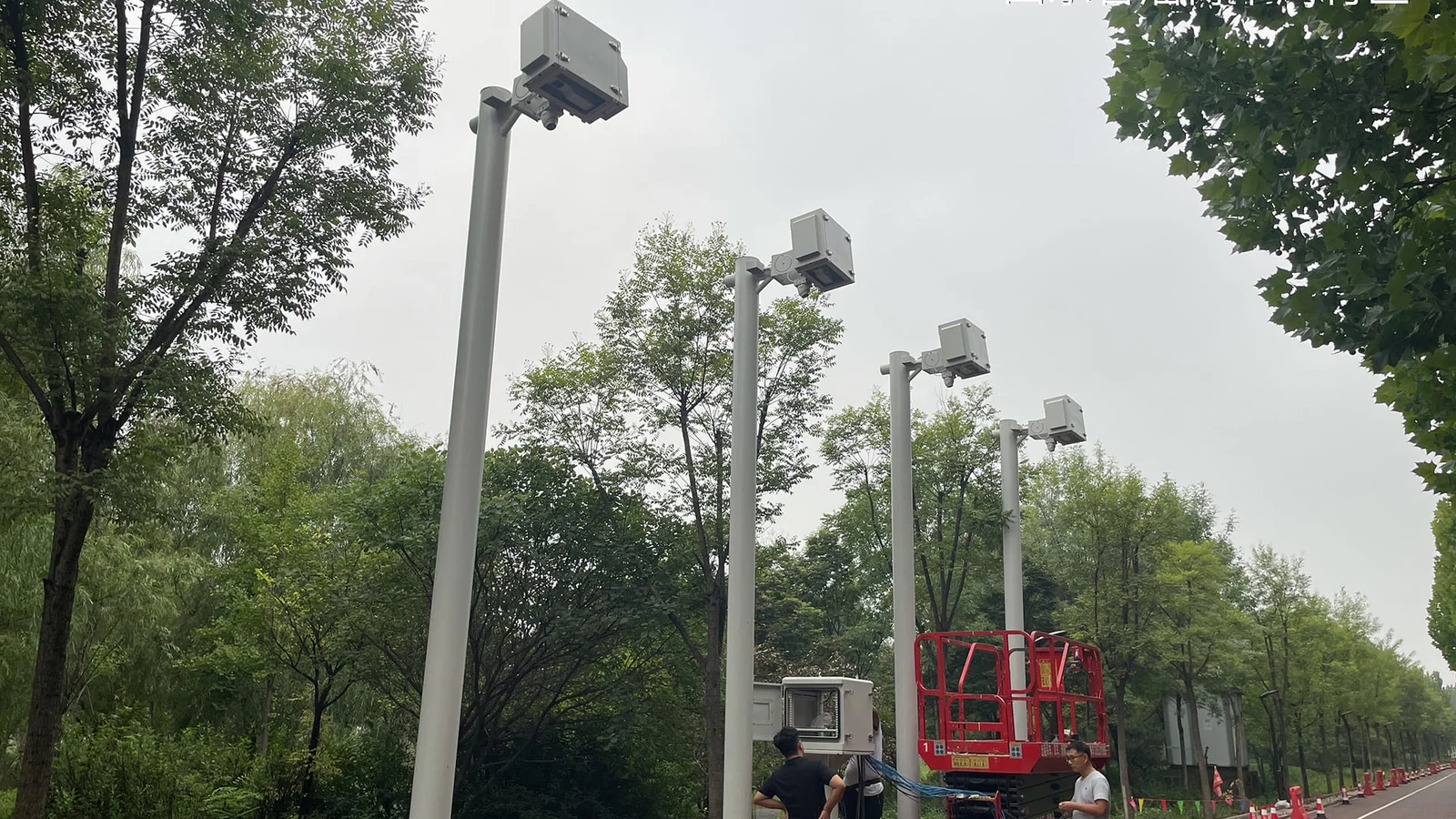 Air-Cooled Outdoor Projector Enclosure